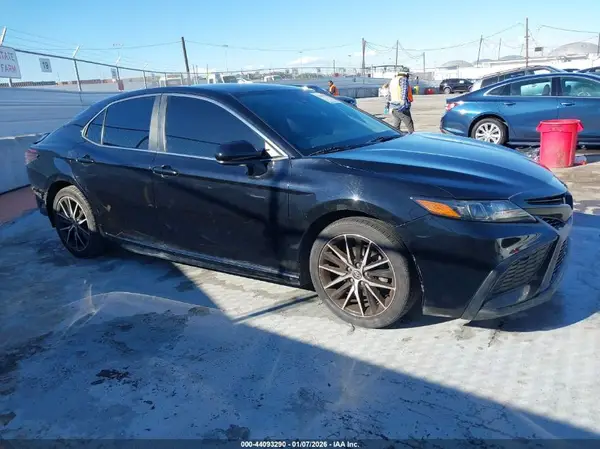 4T1G11AK1MU427165 2021 TOYOTA CAMRY - Image 1