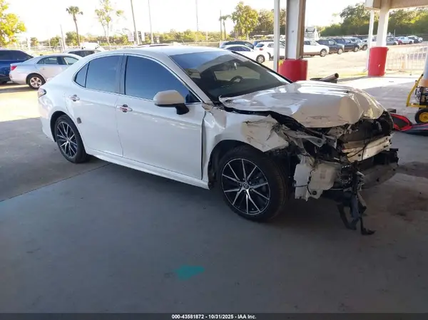 4T1G11AK1MU428509 2021 TOYOTA CAMRY - Image 1
