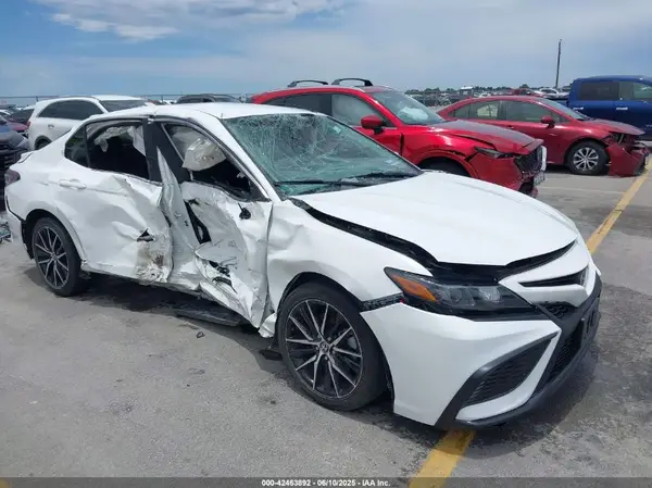 4T1G11AK1MU428624 2021 TOYOTA CAMRY - Image 1