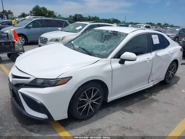 4T1G11AK1MU428624 2021 TOYOTA CAMRY - Image 2