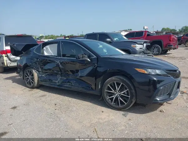 4T1G11AK1MU429482 2021 TOYOTA CAMRY - Image 1