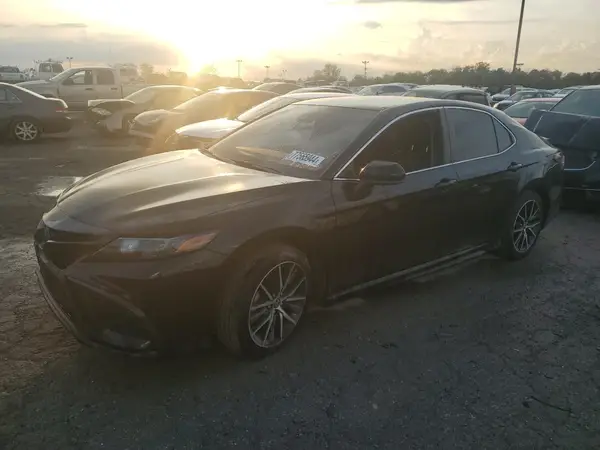 4T1G11AK1MU431541 2021 TOYOTA CAMRY - Image 1