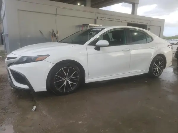 4T1G11AK1MU439851 2021 TOYOTA CAMRY - Image 1