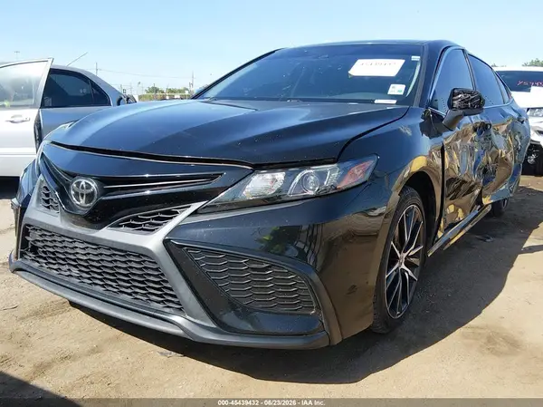 4T1G11AK1MU439915 2021 TOYOTA CAMRY - Image 2