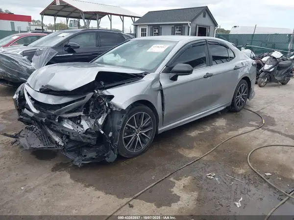 4T1G11AK1MU443298 2021 TOYOTA CAMRY - Image 2