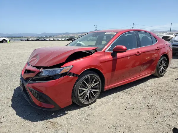 4T1G11AK1MU446931 2021 TOYOTA CAMRY - Image 1