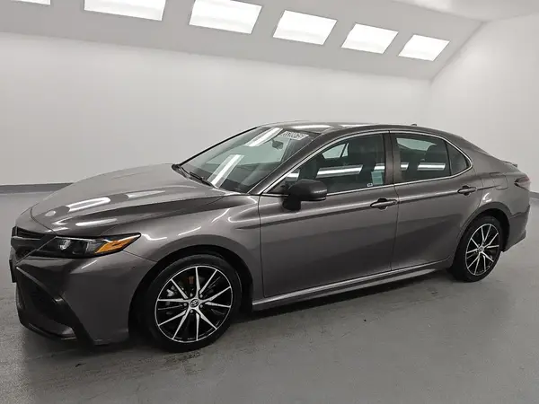 4T1G11AK1MU447304 2021 TOYOTA CAMRY - Image 1