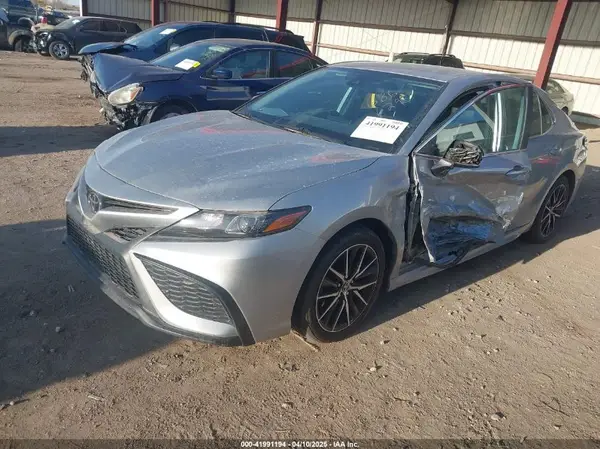 4T1G11AK1MU447500 2021 TOYOTA CAMRY - Image 2