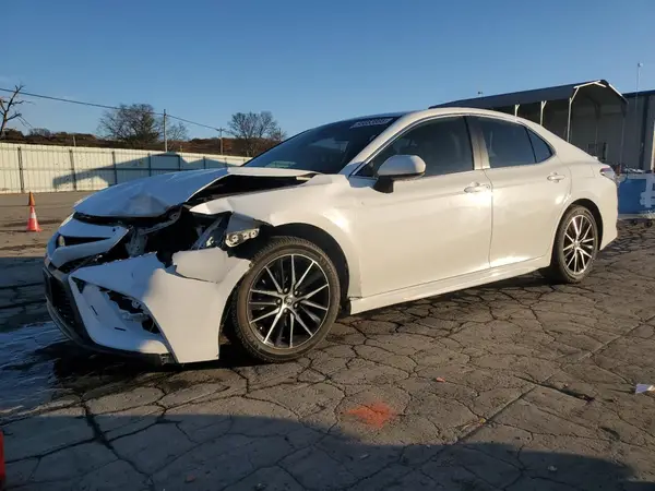 4T1G11AK1MU447965 2021 TOYOTA CAMRY - Image 1