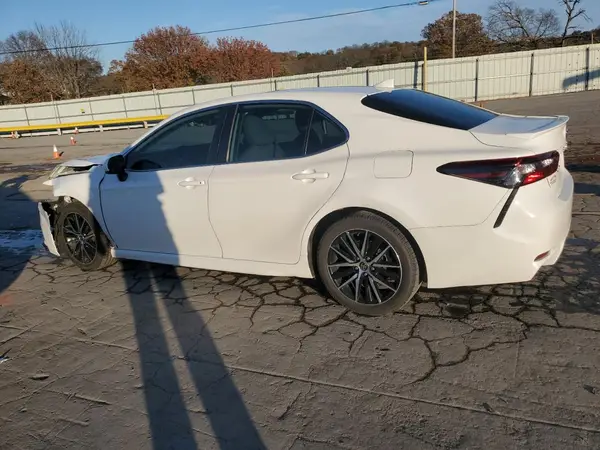 4T1G11AK1MU447965 2021 TOYOTA CAMRY - Image 2