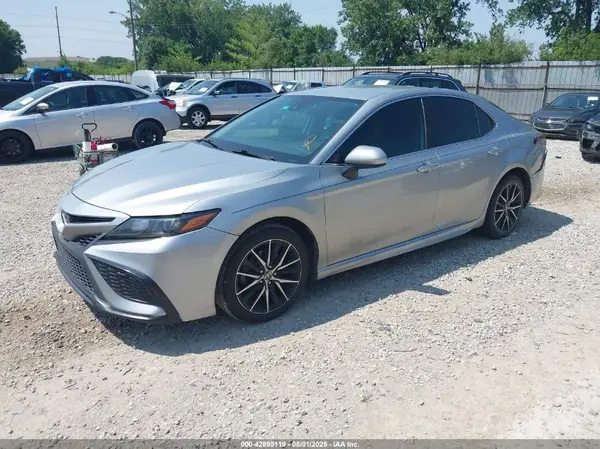 4T1G11AK1MU452437 2021 TOYOTA CAMRY - Image 2