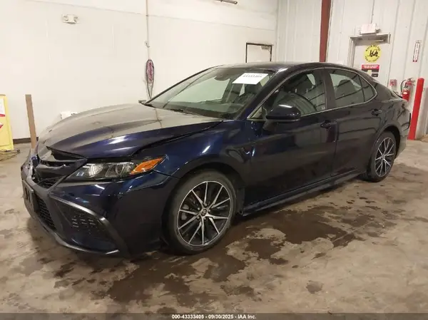 4T1G11AK1MU453622 2021 TOYOTA CAMRY - Image 2