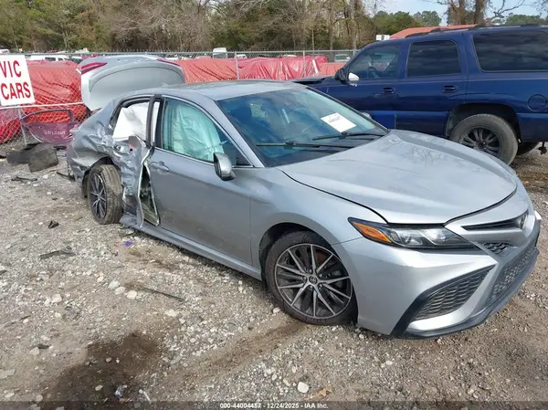 4T1G11AK1MU455967 2021 TOYOTA CAMRY - Image 1
