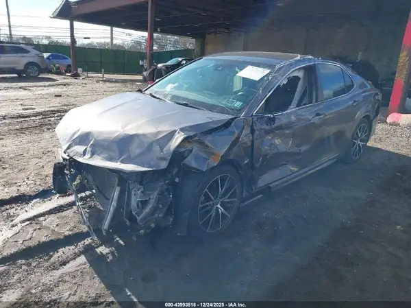 4T1G11AK1MU456438 2021 TOYOTA CAMRY - Image 2