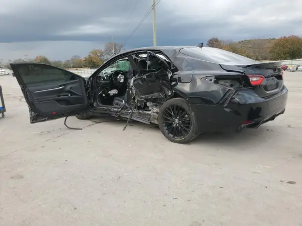 4T1G11AK1MU460022 2021 TOYOTA CAMRY - Image 2