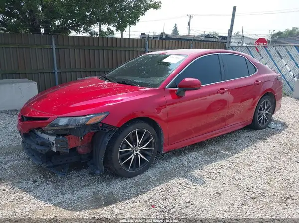 4T1G11AK1MU464331 2021 TOYOTA CAMRY - Image 2