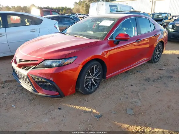 4T1G11AK1MU465902 2021 TOYOTA CAMRY - Image 2