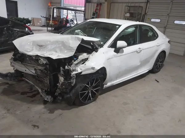 4T1G11AK1MU467911 2021 TOYOTA CAMRY - Image 2