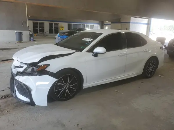 4T1G11AK1MU472090 2021 TOYOTA CAMRY - Image 1
