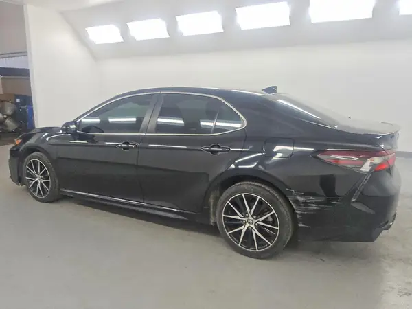 4T1G11AK1MU473028 2021 TOYOTA CAMRY - Image 2
