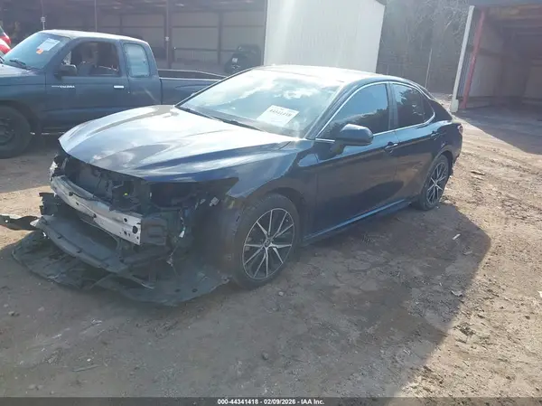 4T1G11AK1MU475474 2021 TOYOTA CAMRY - Image 2