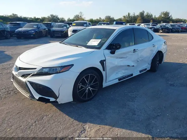 4T1G11AK1MU477578 2021 TOYOTA CAMRY - Image 2