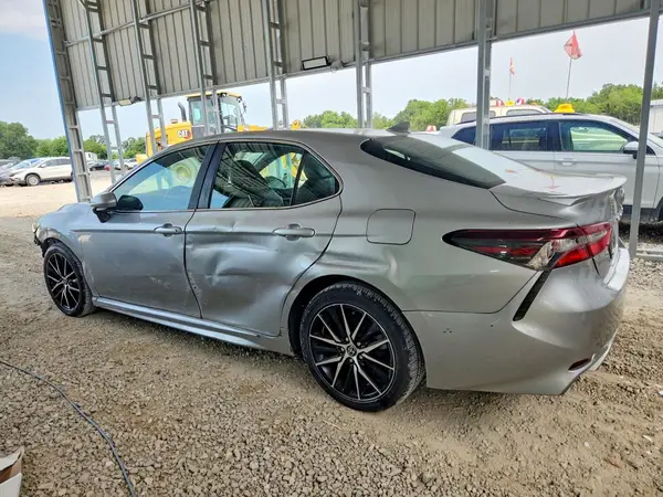4T1G11AK1MU478357 2021 TOYOTA CAMRY - Image 2