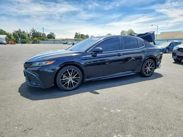 4T1G11AK1MU481257 2021 TOYOTA CAMRY - Image 1