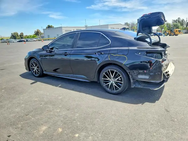 4T1G11AK1MU481257 2021 TOYOTA CAMRY - Image 2
