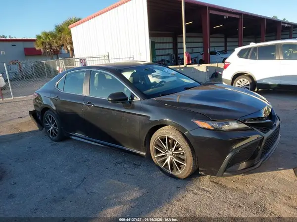 4T1G11AK1MU482196 2021 TOYOTA CAMRY - Image 1