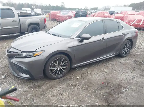 4T1G11AK1MU482909 2021 TOYOTA CAMRY - Image 2