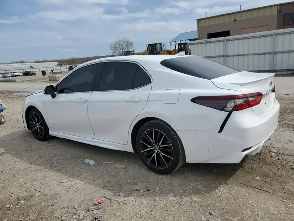 4T1G11AK1MU486376 2021 TOYOTA CAMRY - Image 2
