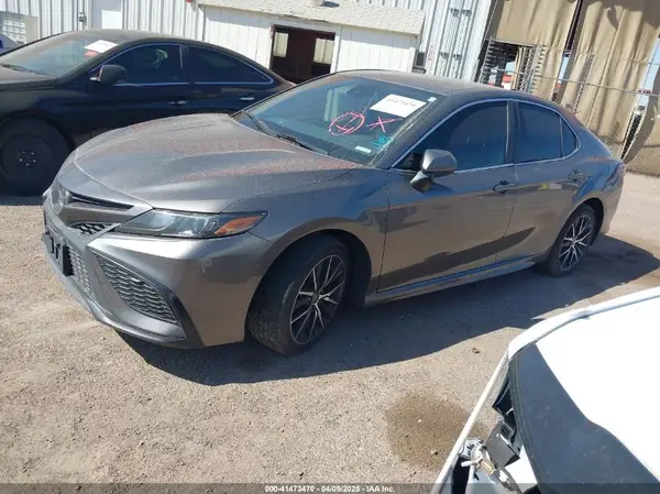 4T1G11AK1MU486779 2021 TOYOTA CAMRY - Image 2
