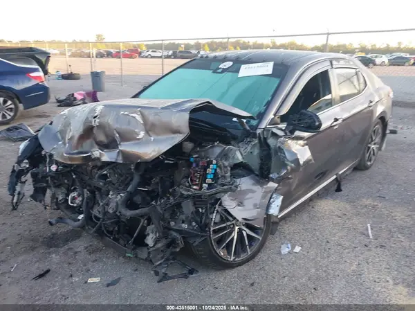 4T1G11AK1MU494090 2021 TOYOTA CAMRY - Image 2
