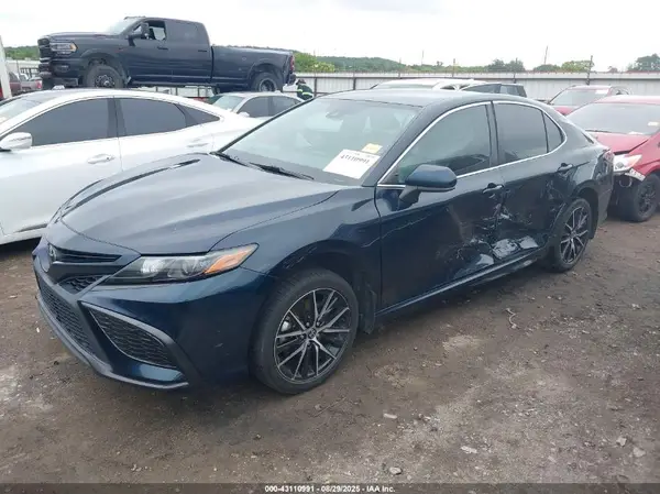 4T1G11AK1MU494560 2021 TOYOTA CAMRY - Image 2