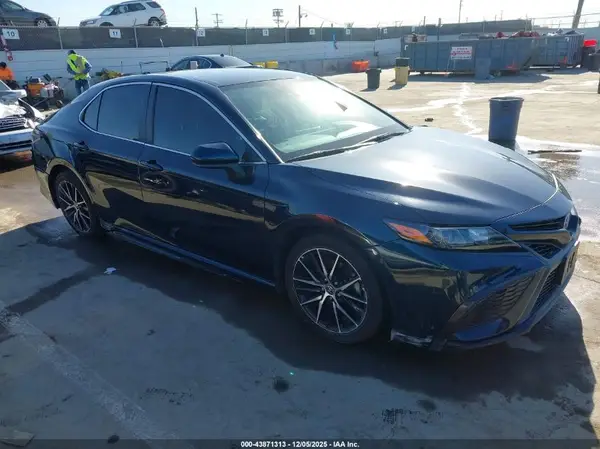 4T1G11AK1MU494607 2021 TOYOTA CAMRY - Image 1