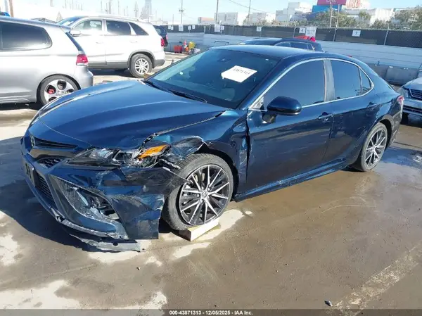 4T1G11AK1MU494607 2021 TOYOTA CAMRY - Image 2