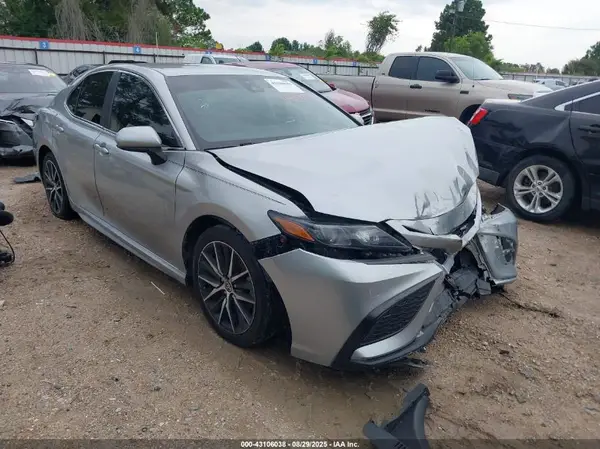 4T1G11AK1MU495773 2021 TOYOTA CAMRY - Image 1