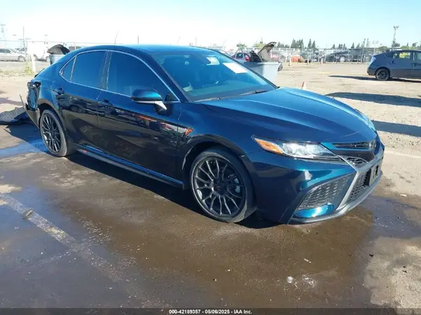 4T1G11AK1MU497412 2021 TOYOTA CAMRY - Image 1