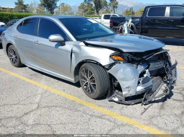 4T1G11AK1MU516590 2021 TOYOTA CAMRY - Image 1