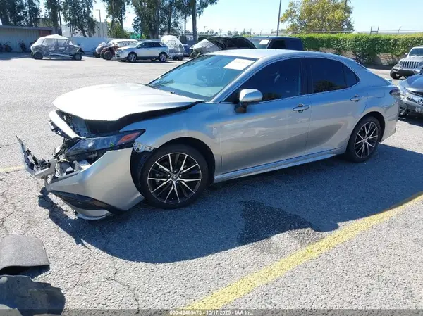 4T1G11AK1MU516590 2021 TOYOTA CAMRY - Image 2