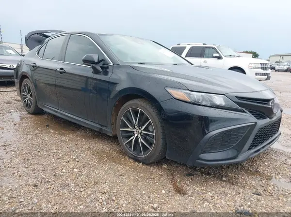 4T1G11AK1MU517769 2021 TOYOTA CAMRY - Image 1