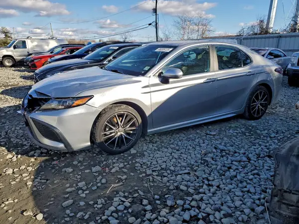 4T1G11AK1MU517948 2021 TOYOTA CAMRY - Image 1