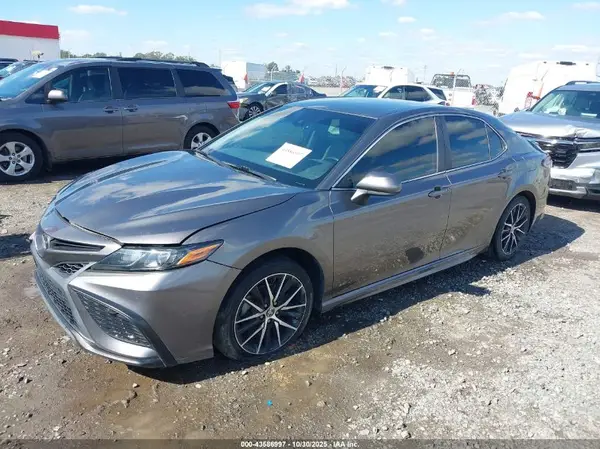 4T1G11AK1MU522387 2021 TOYOTA CAMRY - Image 2