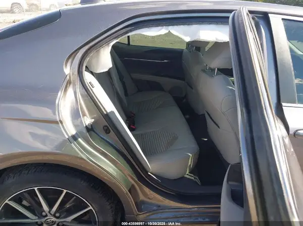 4T1G11AK1MU522387 2021 TOYOTA CAMRY - Image 8