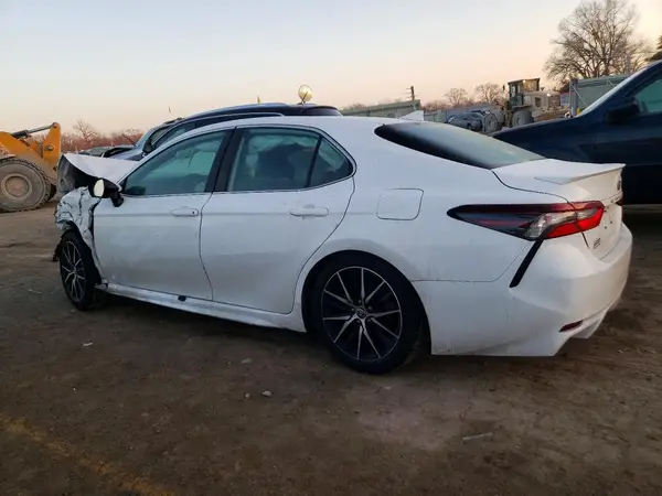 4T1G11AK1MU523846 2021 TOYOTA CAMRY - Image 2