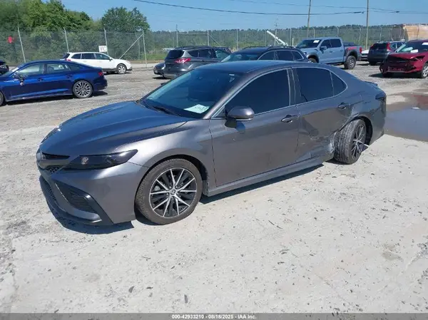 4T1G11AK1MU524057 2021 TOYOTA CAMRY - Image 2