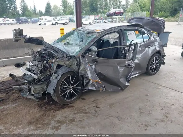 4T1G11AK1MU525404 2021 TOYOTA CAMRY - Image 2