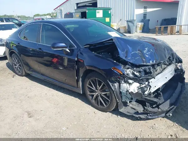 4T1G11AK1MU525760 2021 TOYOTA CAMRY - Image 1
