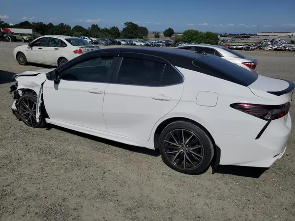 4T1G11AK1MU526780 2021 TOYOTA CAMRY - Image 2